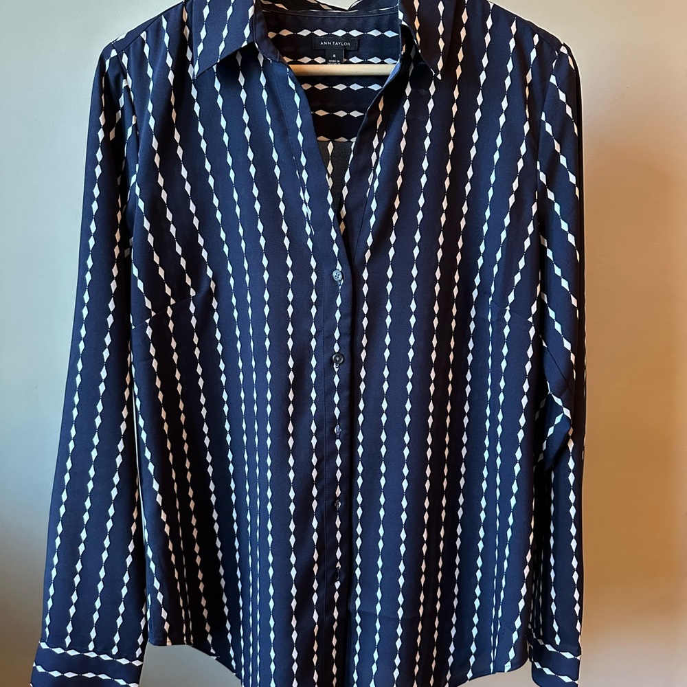 Ann Taylor Navy and White Diamond Pattern Shirt Medium